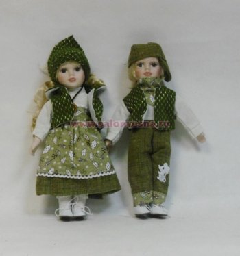 Куклы 451762 (2шт) фарфор."Малыши в зел. костюмчике" Н=30см